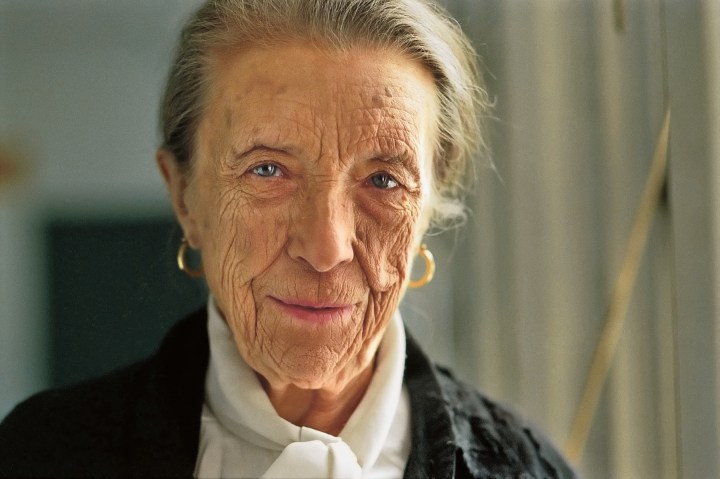 Louise-Bourgeois-Portrait-Photo-Jeremy-Pollard-copyright